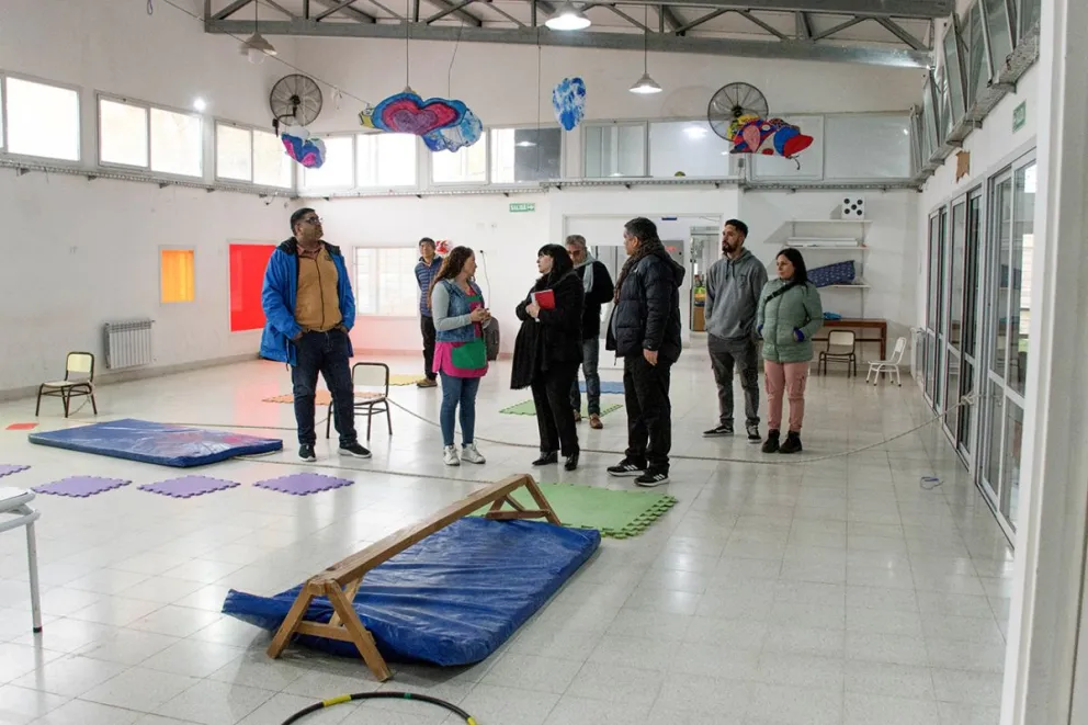 equipamiento escuelas nqn