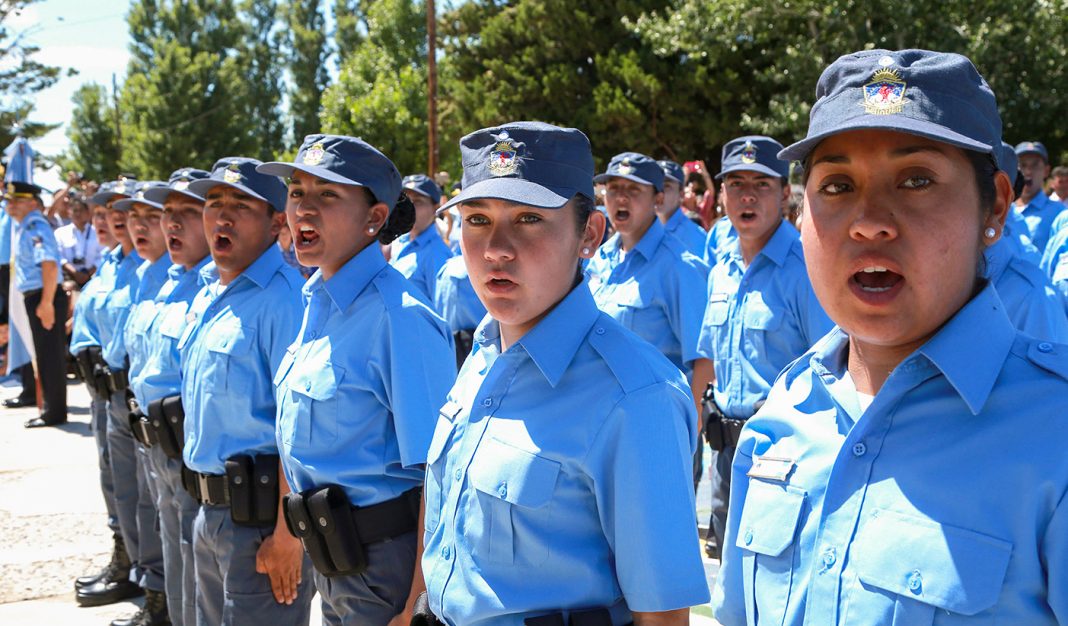 La Policía del Neuquén tiene abiertas las inscripciones para jóvenes que quieran ingresar a la