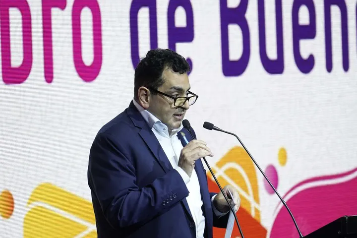 Secretario de CUltura Feria del Libro