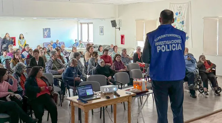 Charla-de-Prevencion-en-Ciberestafas-48-1-756x420