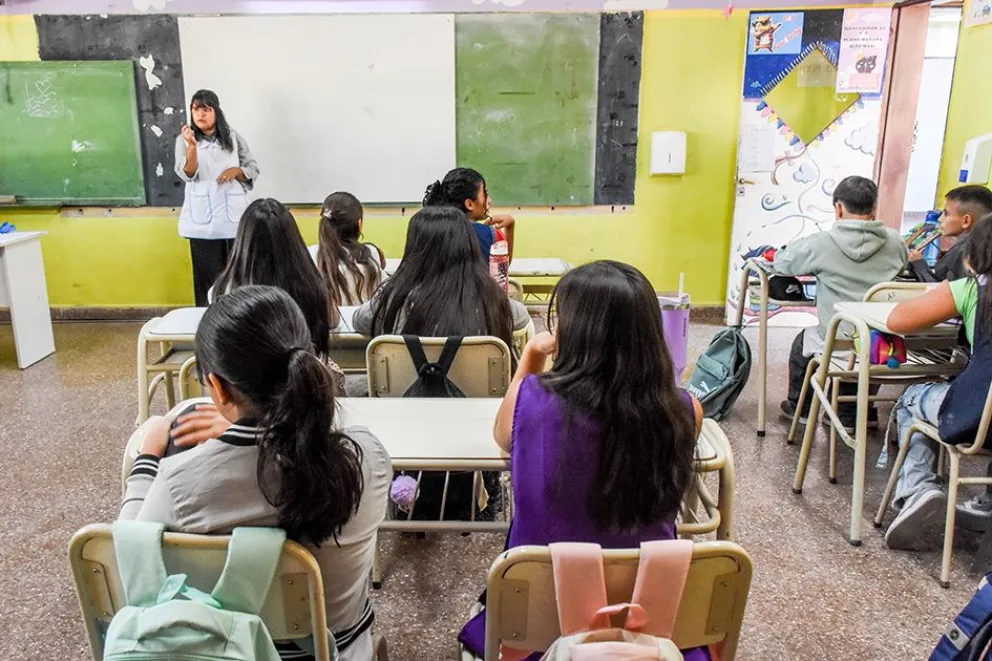 alumnos escuela aula