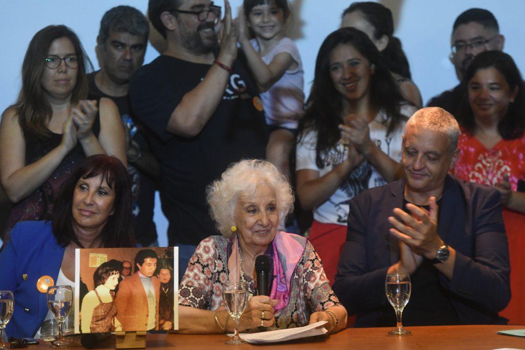 Abuelas de Plaza de Mayo