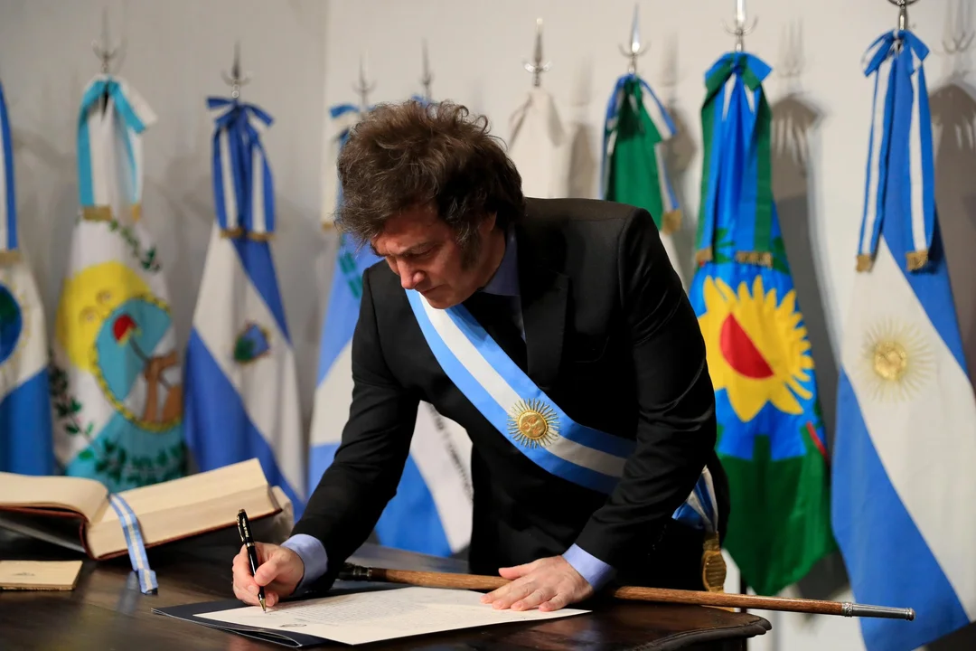 milei firma pacto de mayo